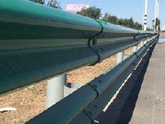 公路上面使用的波形护栏参数及价格介绍