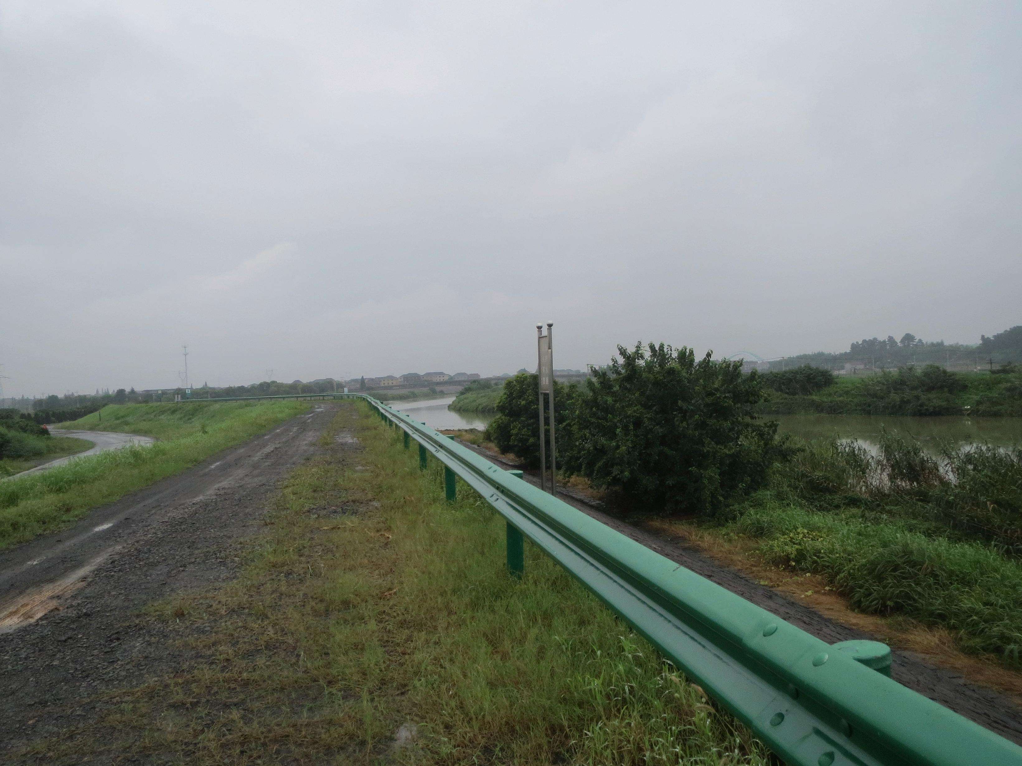 高速公路上面使用的波形护栏参数及价格介绍