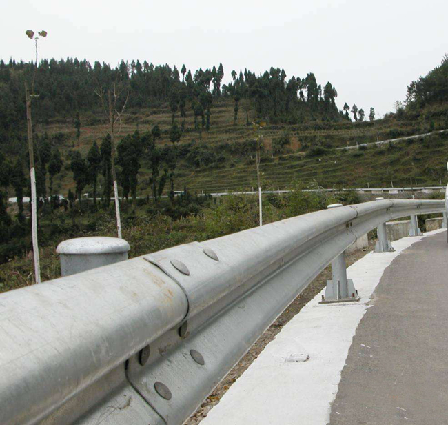 公路波形梁护栏阻块和托架的标准